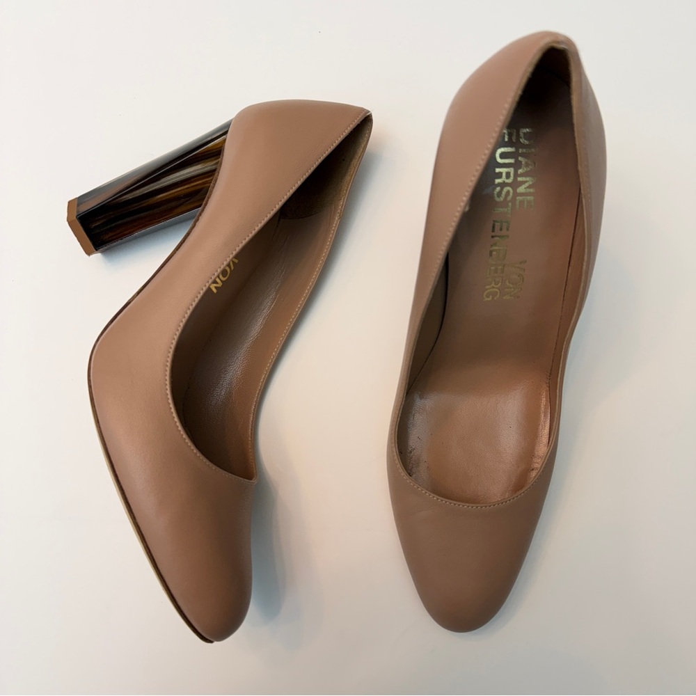 DIANE VON FURSTENBERG Santana Leather Pumps In Nude, Size 7.5 - Picture 3 of 8